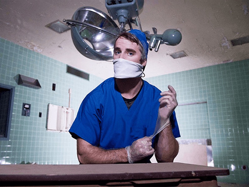 رجل يضع اروع الصور على فيس بوك!